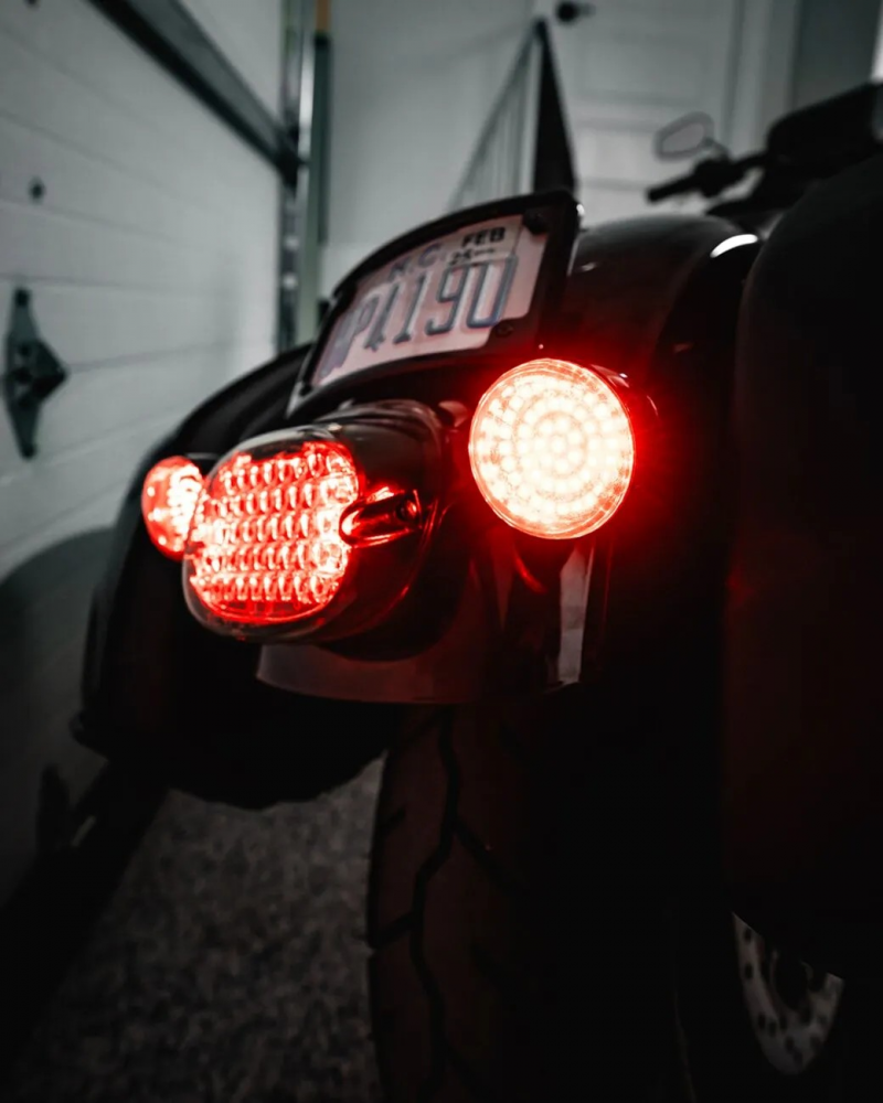 Flache LED-Rückleuchte ohne Kennzeichenbel.. mit ECE  grau