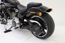 Seitliche Kennzeichenhalterung von Cult-Werk für Softail Modelle ab 2018 mit Tüv